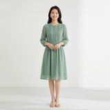 Fashionable and minimalist dress
