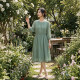 Fashionable and minimalist dress